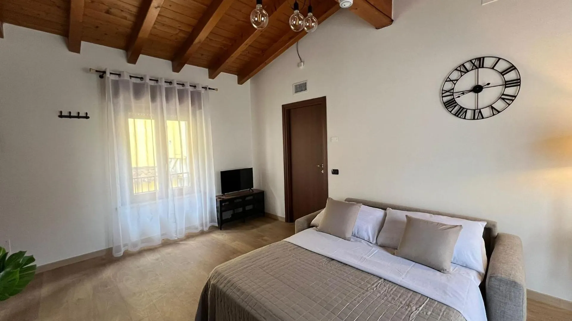 Prestige Apartments - Rustic Elegance Verona Italy